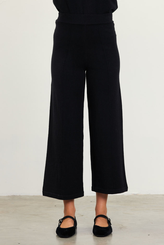 Signature Staple Crop Pants Clothing Peacocks & Pearls Lexington Black XS 