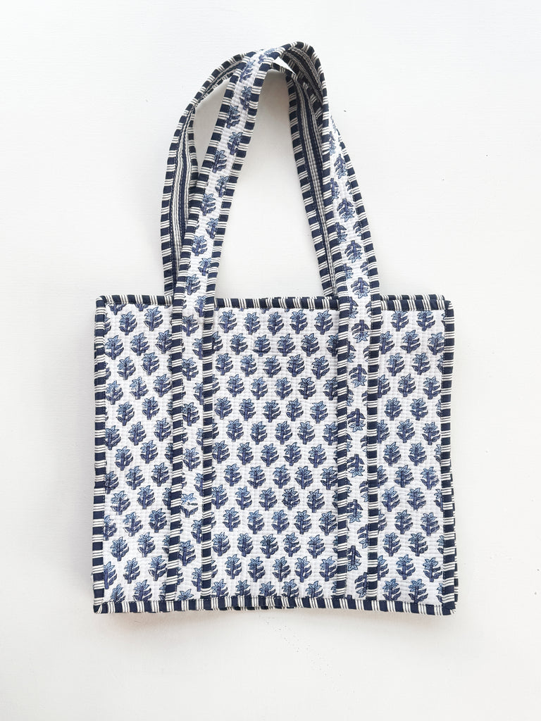 Calli Jane Tote Accessory Peacocks & Pearls Lexington Navy/White